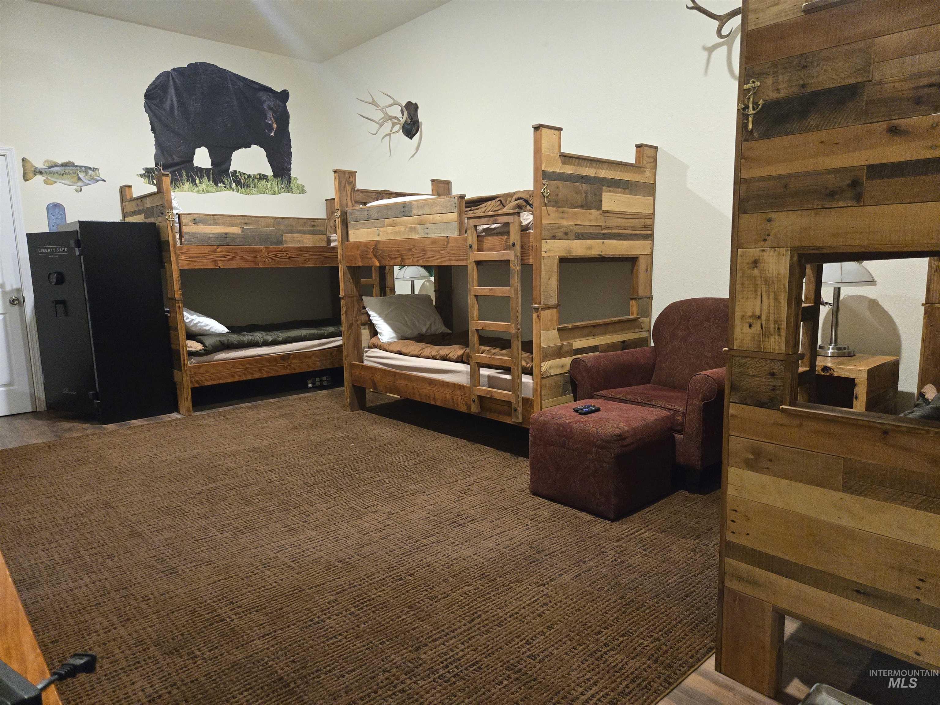 Extra space is no problem. Tthe bunkhouse provides sleeping quarters for six