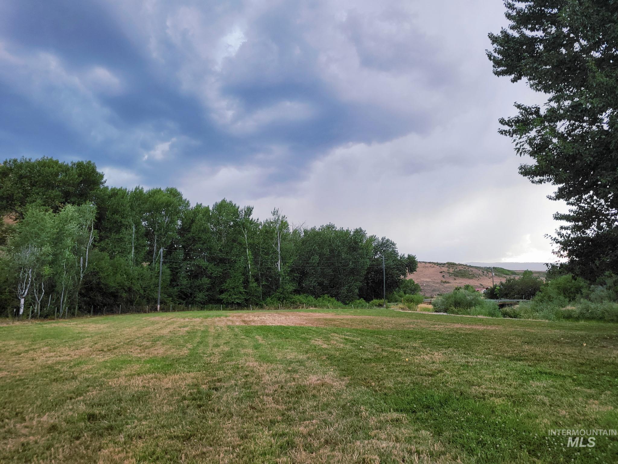 With room to spread out and views to enjoy, the riverfront field is made for reunions and special celebrations