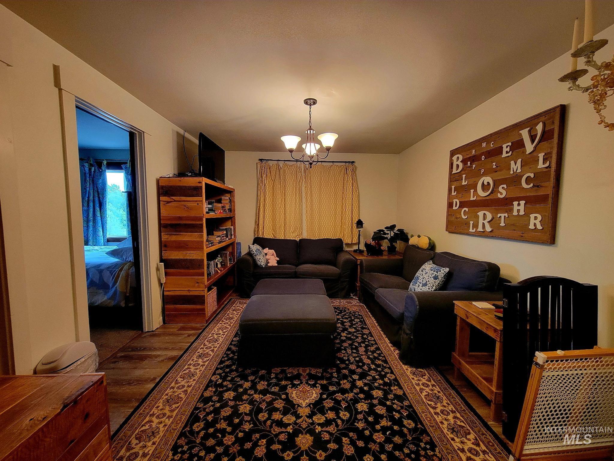 Whether it?s a good book, a close friend, or your pet by your side, the sitting room is made for cozy moments