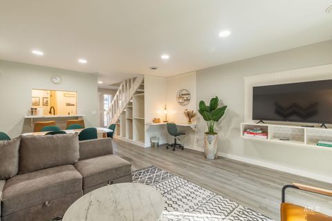 352 N Eagle Glen Eagle ID 83616