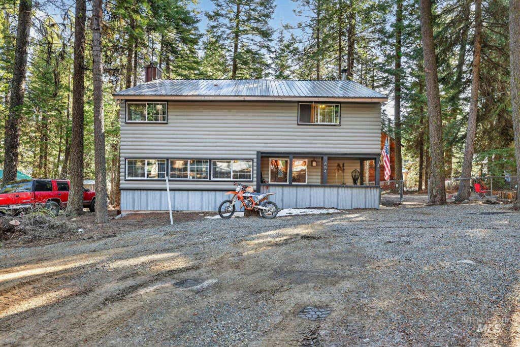 Photo of 654 Bings Rd, Cascade, ID 83611 (MLS # 98996672)