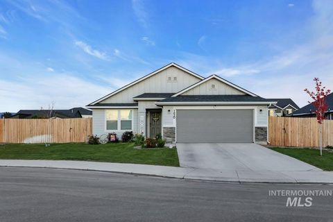 1820 SW Sparrow Pl Mountain Home ID 83647