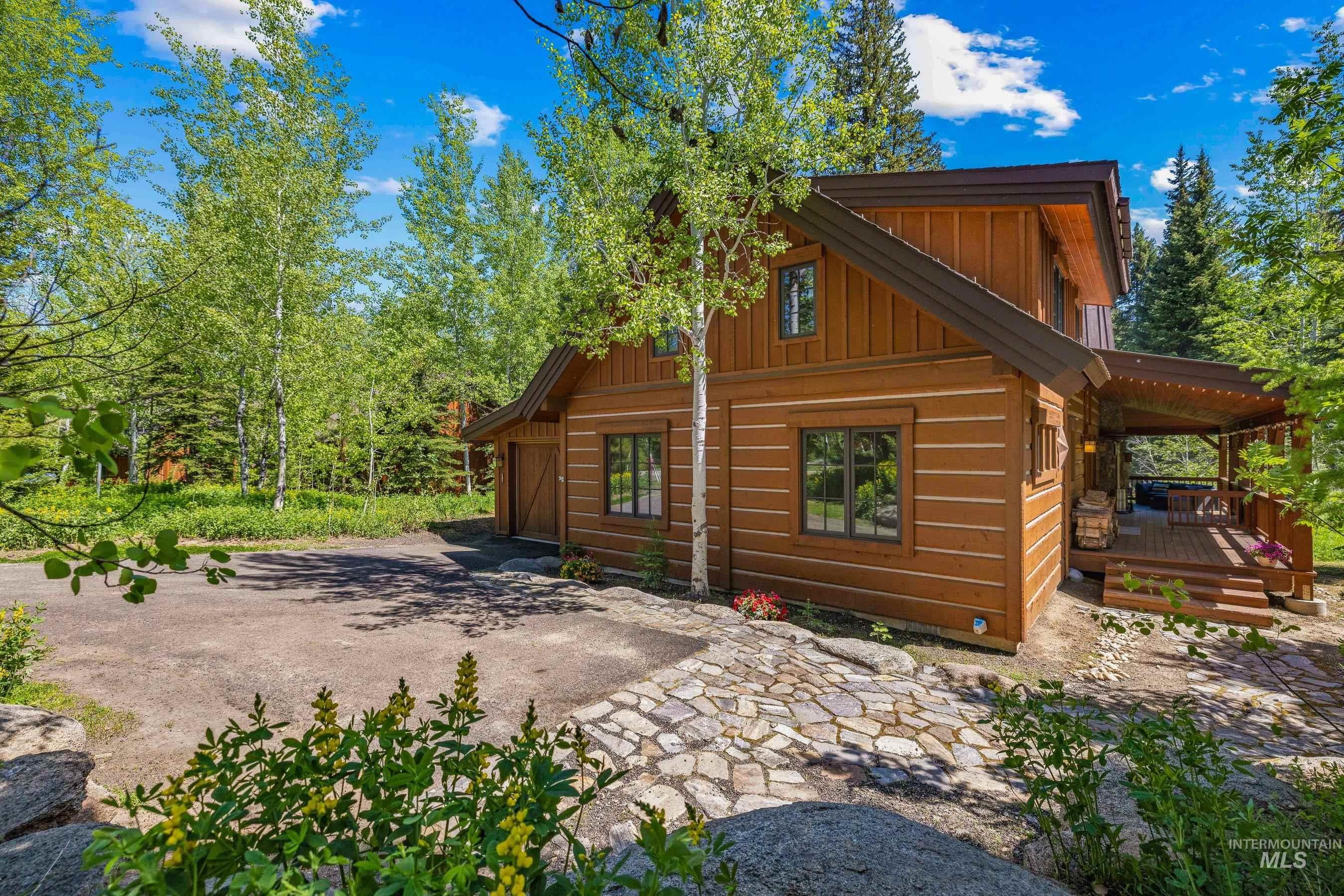 131 Twin Creeks Court