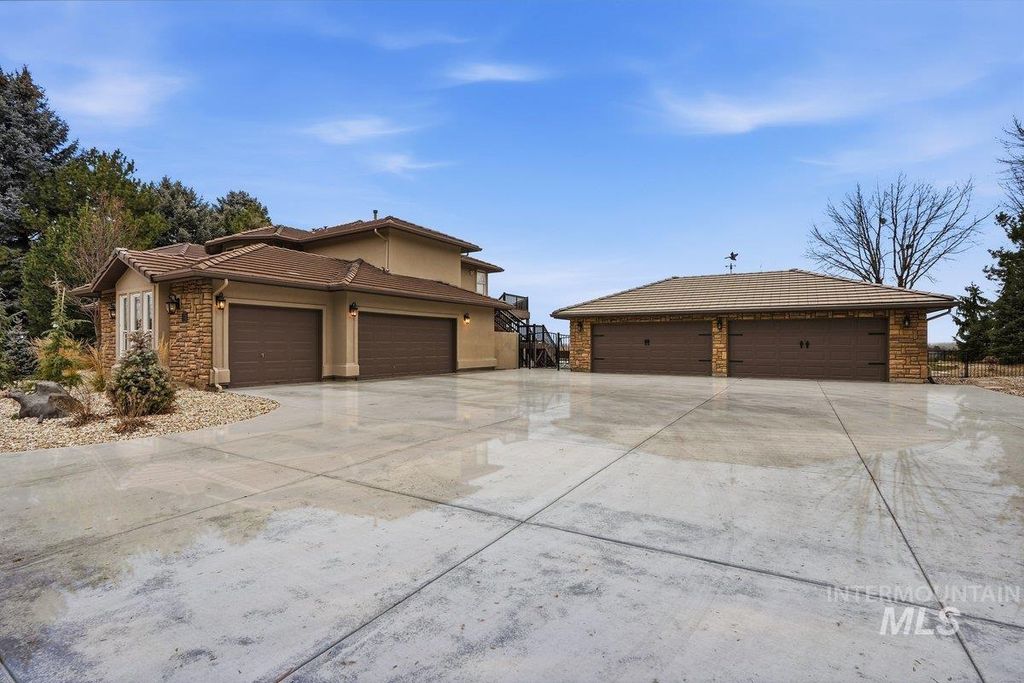 Photo of 3050 S Whitepost Way, Eagle, ID 83616 (MLS # 98973807)