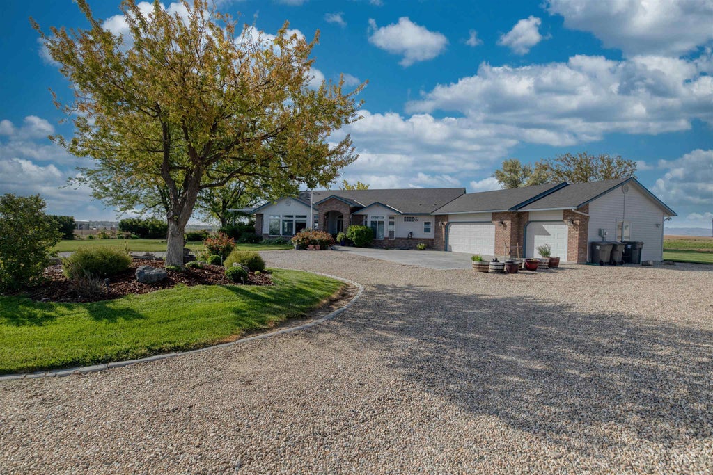 Photo of 17271 Lonkey Ln, Caldwell, ID 83607 (MLS # 98999111)