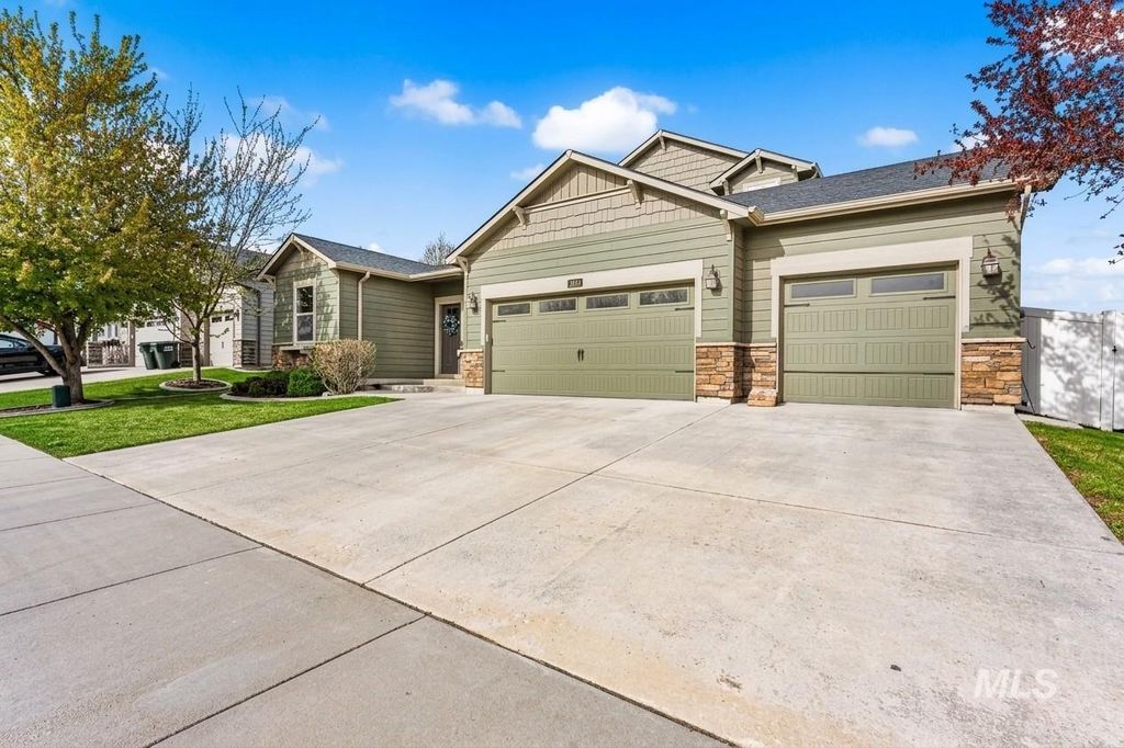 Photo of 565 S Rocker Ave, Kuna, ID 83634 (MLS # 98983397)