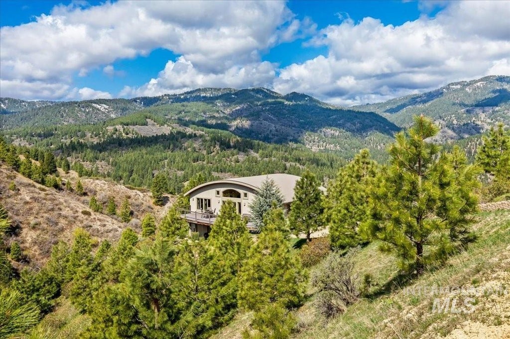 Photo of 11 Deer Point Cir, Boise, ID 83716 (MLS # 99000091)