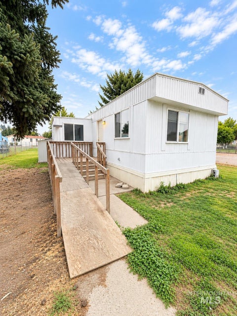 Photo of 715 E Center St #Trlr 21, Kimberly, ID 83341 (MLS # 98999249)