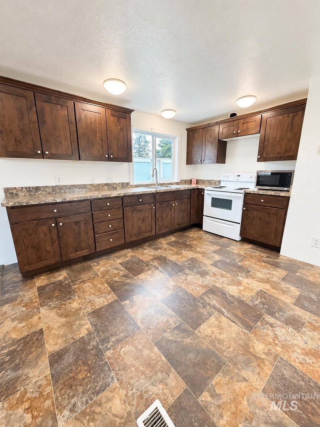 Photo of 715 E Center St #Trlr 21, Kimberly, ID 83341 (MLS # 98999249)