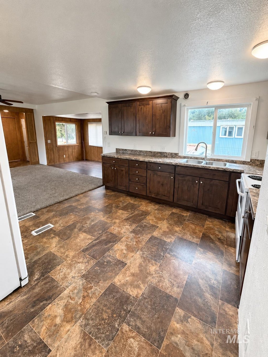 Photo of 715 E Center St #Trlr 21, Kimberly, ID 83341 (MLS # 98999249)