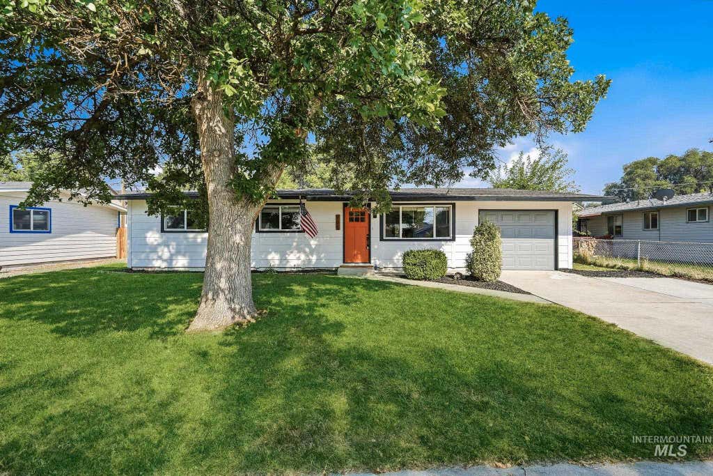 Photo of 108 N Rowena St, Nampa, ID 83651 (MLS # 98996546)