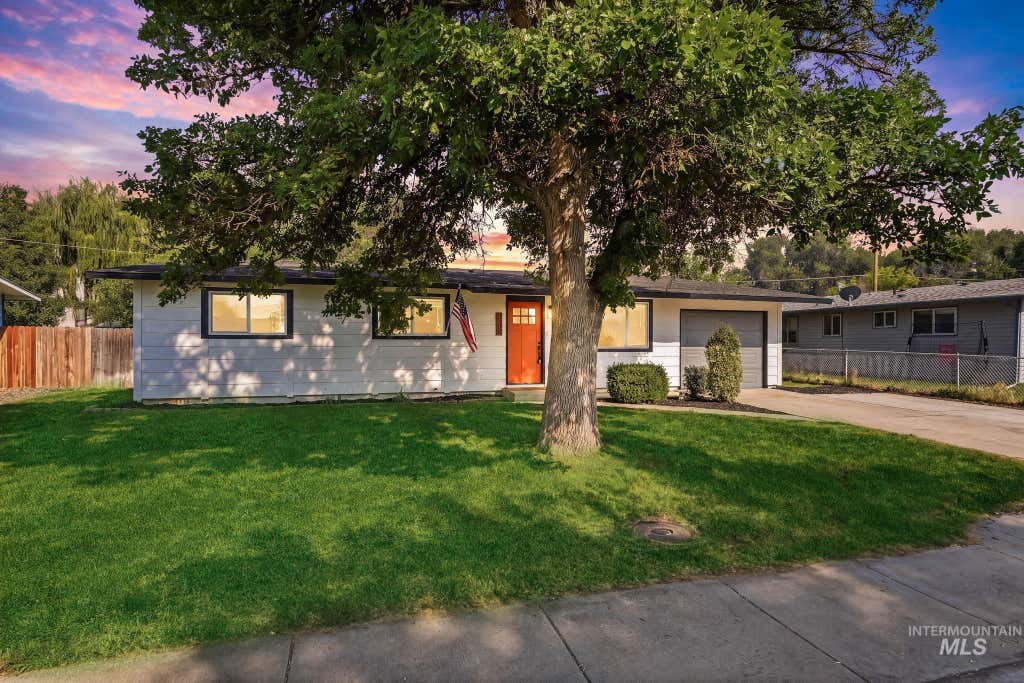 Photo of 108 N Rowena St, Nampa, ID 83651 (MLS # 98996546)