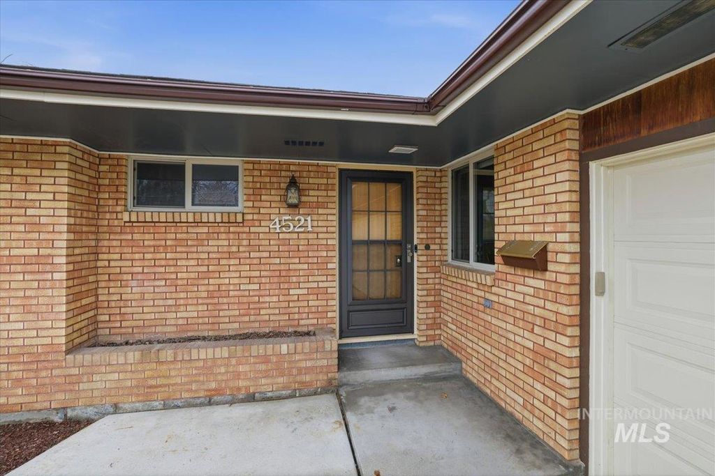 Photo of 4521 W Kootenai St, Boise, ID 83705 (MLS # 98973540)