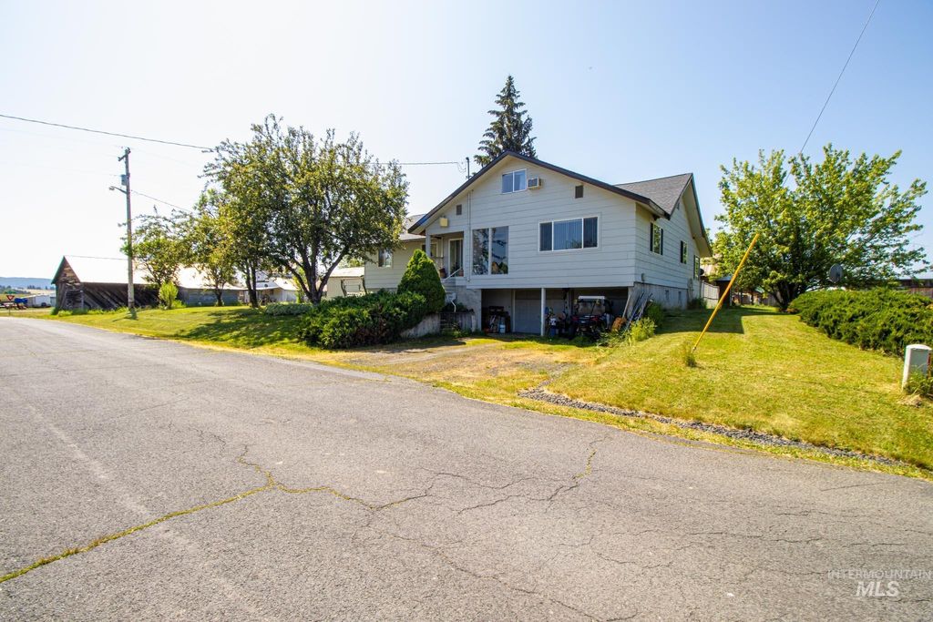 Photo of 105 Weippe Ave, Weippe, ID 83553 (MLS # 98952996)