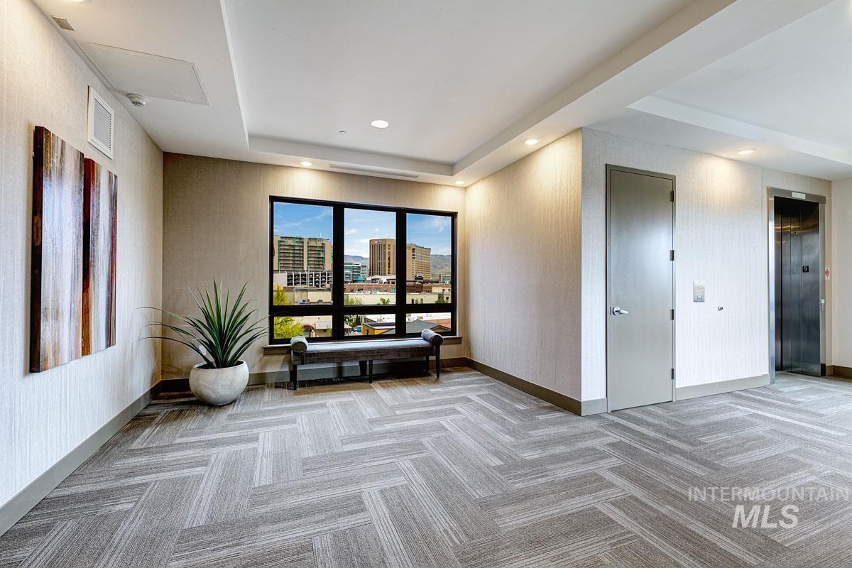 5th floor common hallway