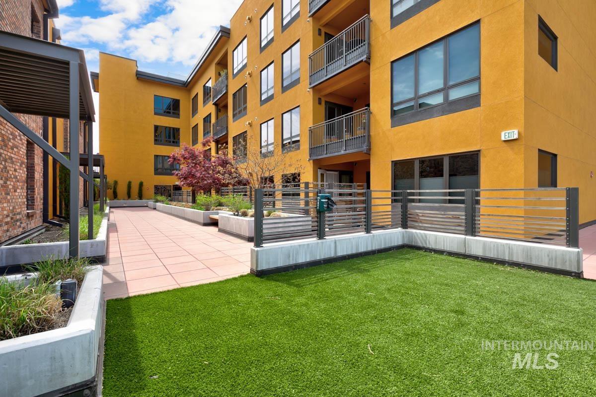 Pet potty station, level 2