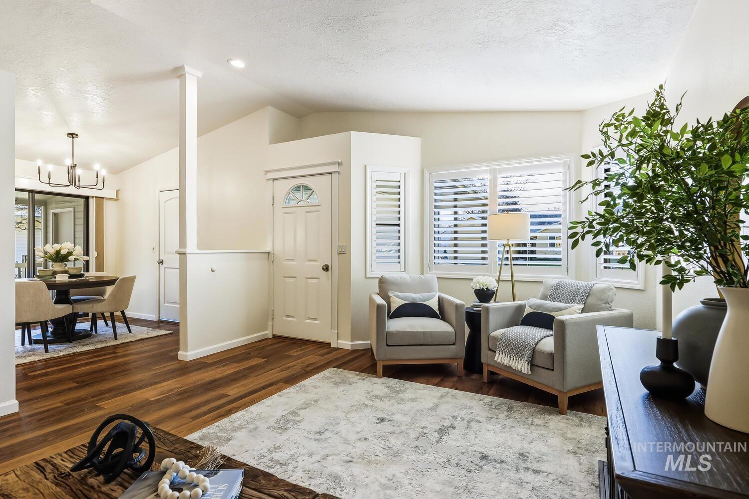 Sitting room featuring dark wood finished floors and hanging lights