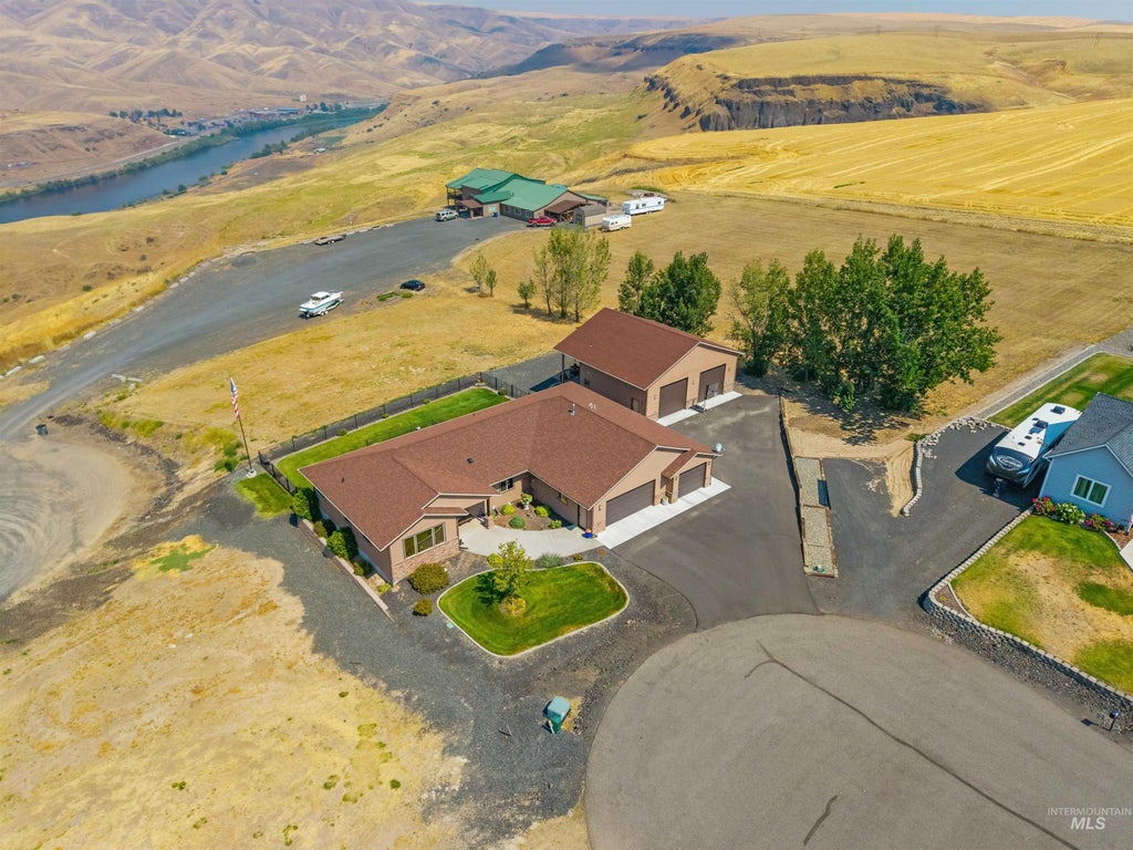 Photo of 705 Talons Ct, Lewiston, ID 83501 (MLS # 98998298)