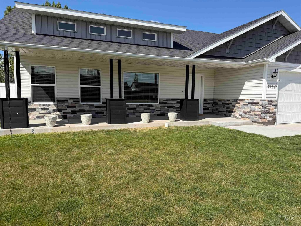 Photo of 1204 5th Ave E Ave, Jerome, ID 83338 (MLS # 98984117)