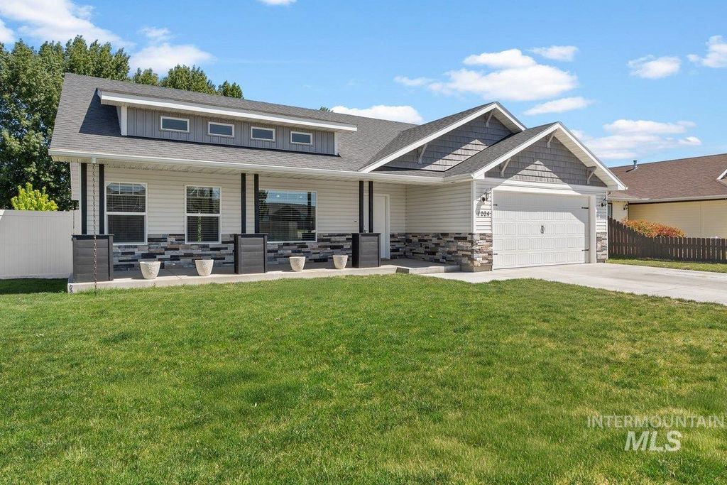 Photo of 1204 5th Ave E Ave, Jerome, ID 83338 (MLS # 98984117)