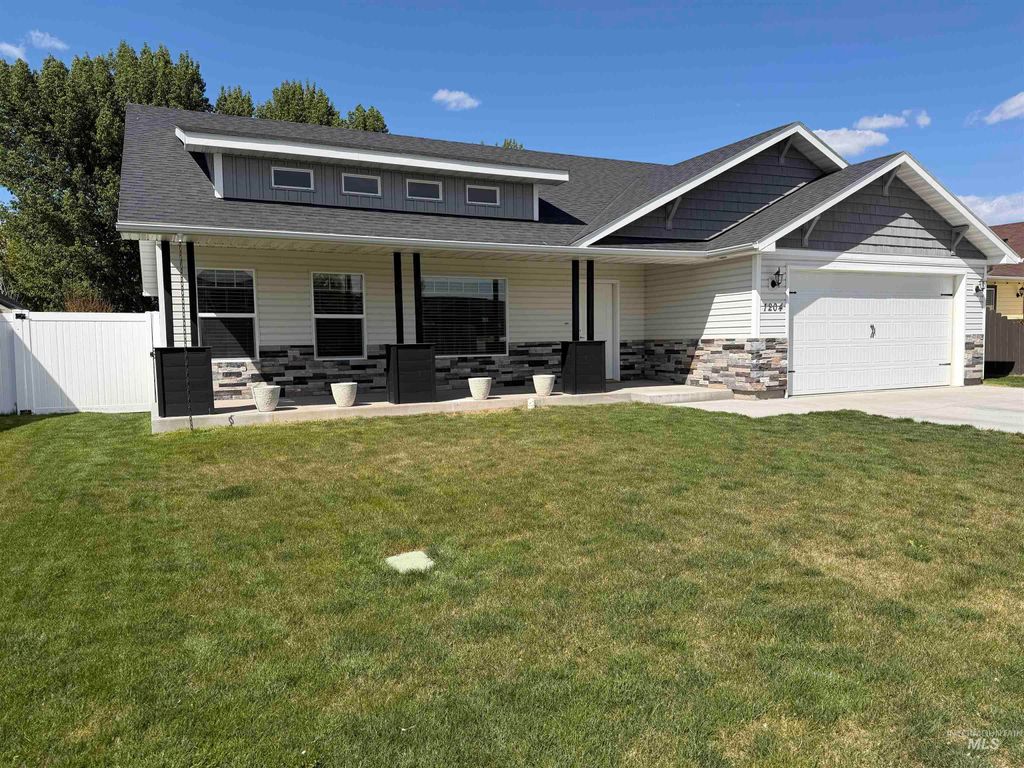 Photo of 1204 5th Ave E Ave, Jerome, ID 83338 (MLS # 98984117)