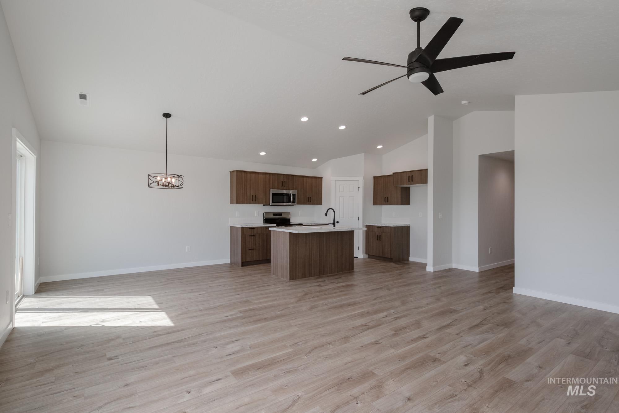 2905 E Valley Wind St