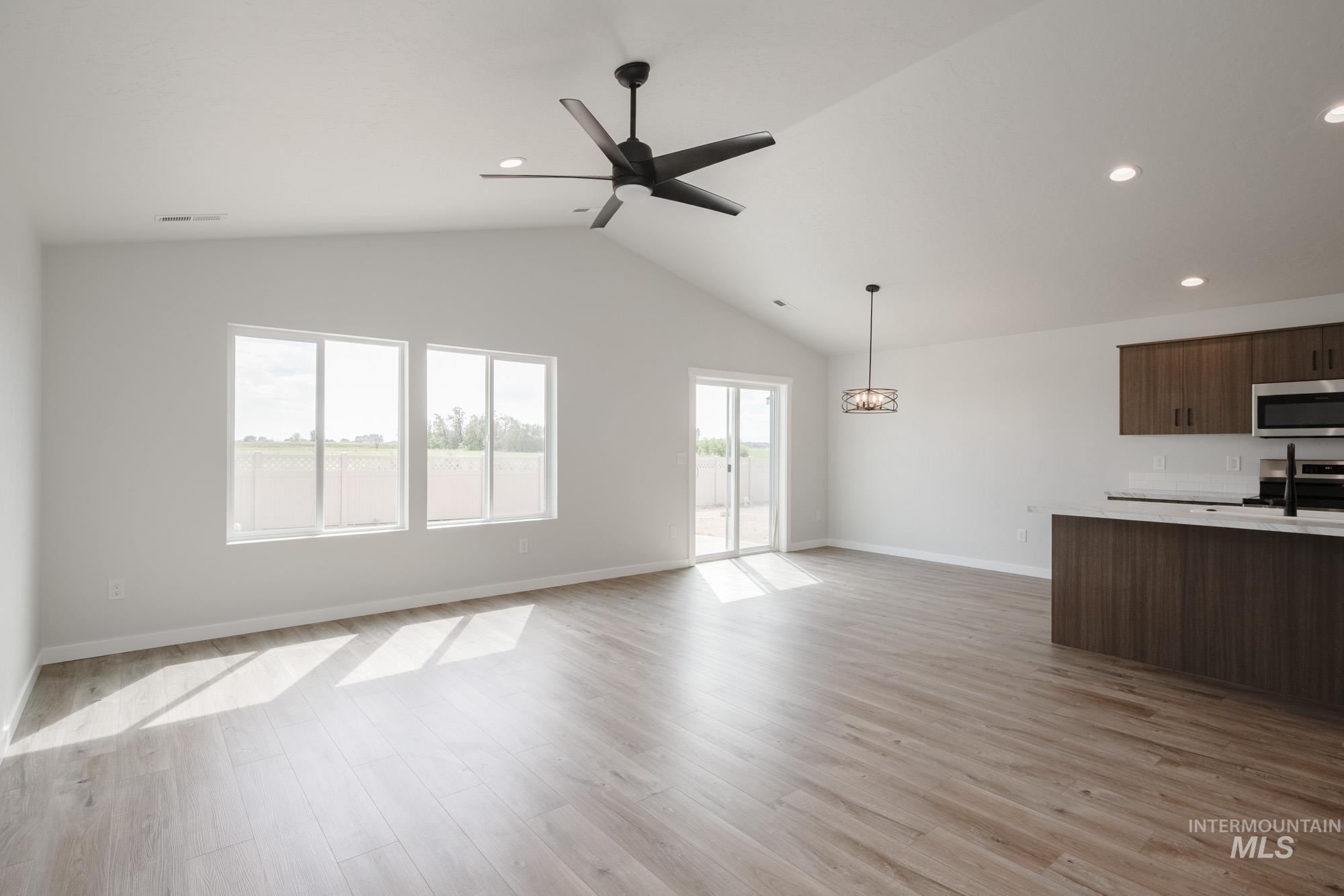 2905 E Valley Wind St