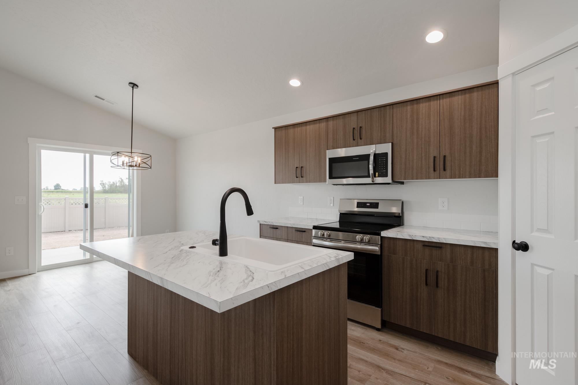 2905 E Valley Wind St