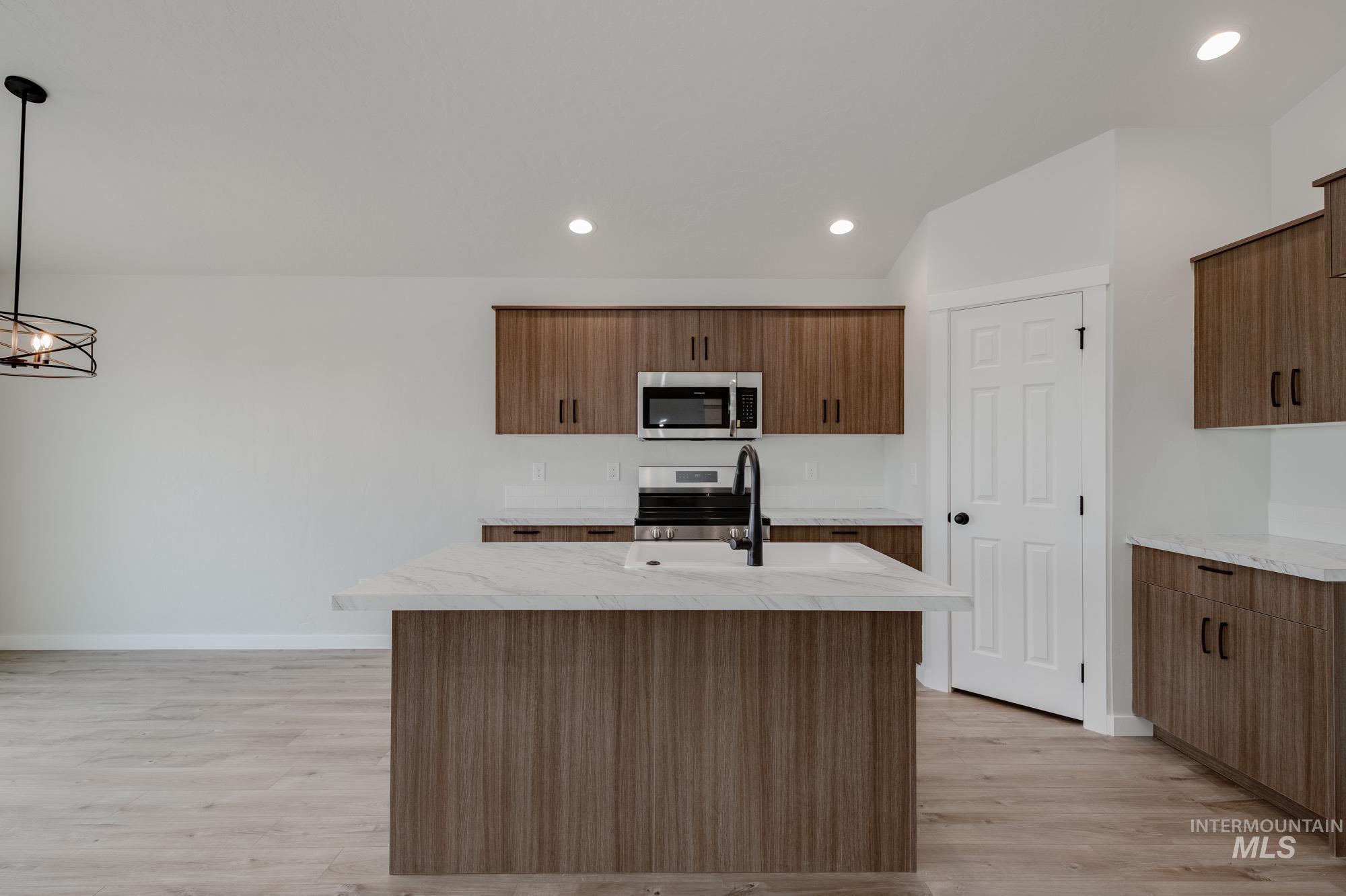 2905 E Valley Wind St