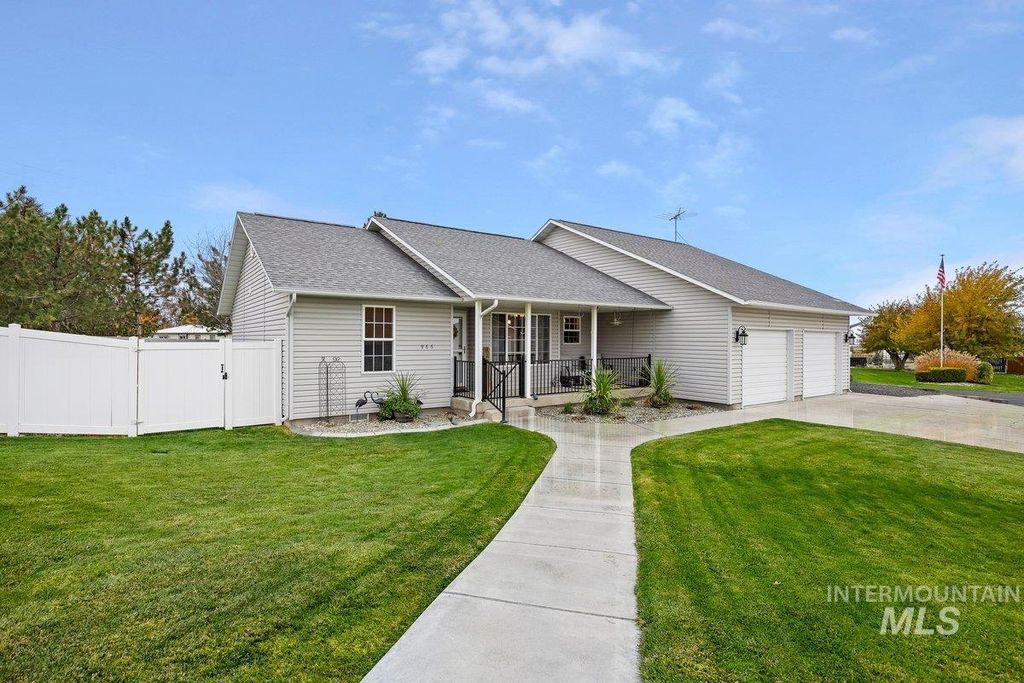 Photo of 966 Milner Street, Buhl, ID 83316 (MLS # 98975377)