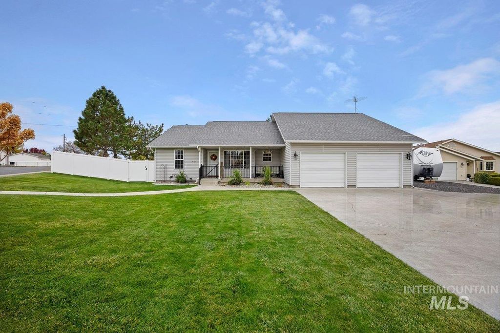 Photo of 966 Milner Street, Buhl, ID 83316 (MLS # 98975377)