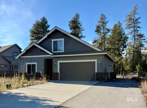 Photo of 241 Bald Eagle Ln, Donnelly, ID 83615 (MLS # 98980829)