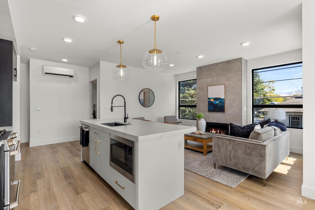 Photo of 1620 W Bannock St #206, Boise, ID 83702 (MLS # 98968878)