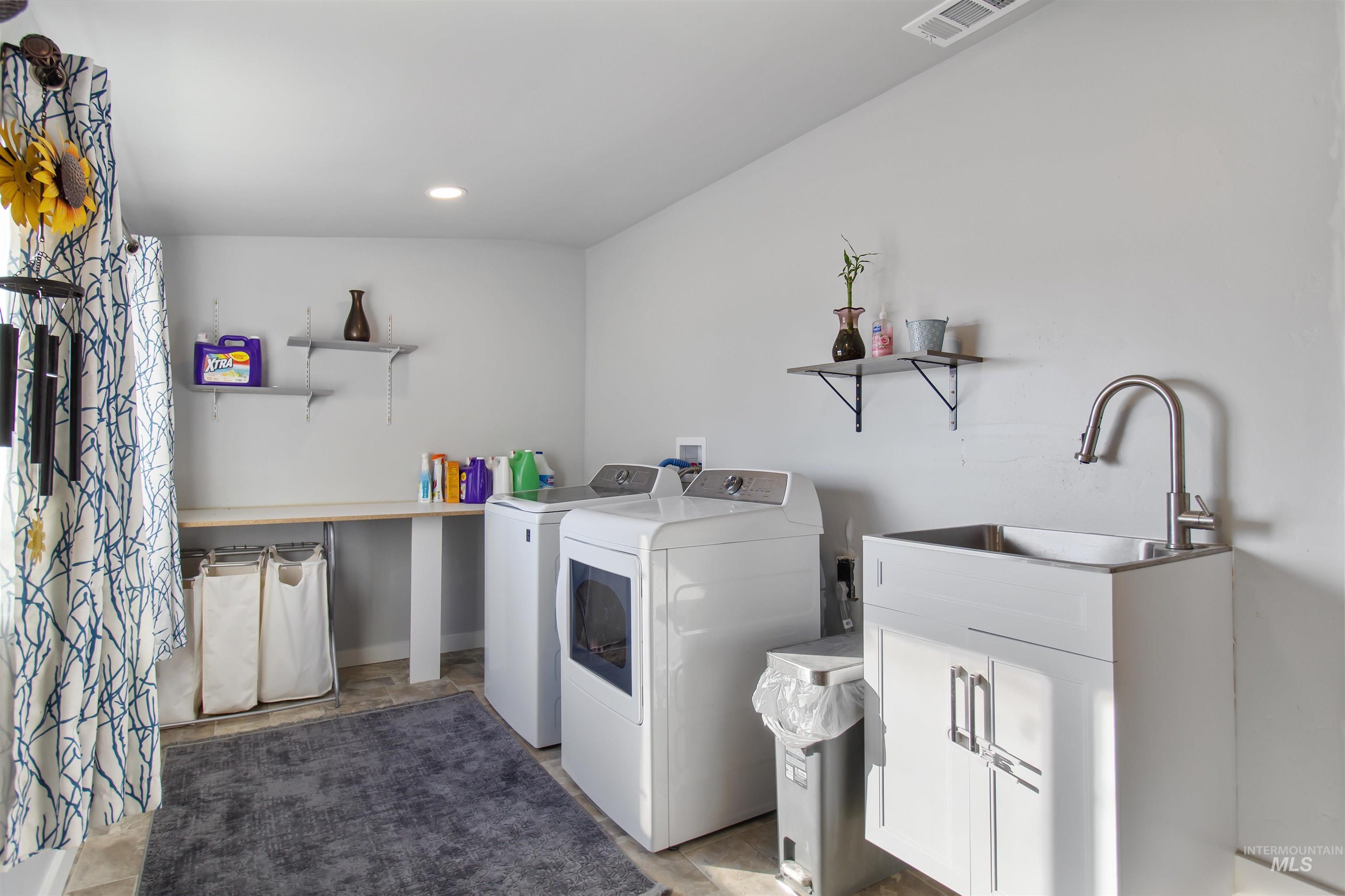 Kimberly, Idaho 83341, United States, 3 Bedrooms Bedrooms, ,2 BathroomsBathrooms,Residential,Active,240972