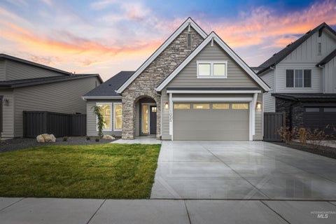 Photo of 913 E Crescendo St, Meridian, ID 83642 (MLS # 98989957)