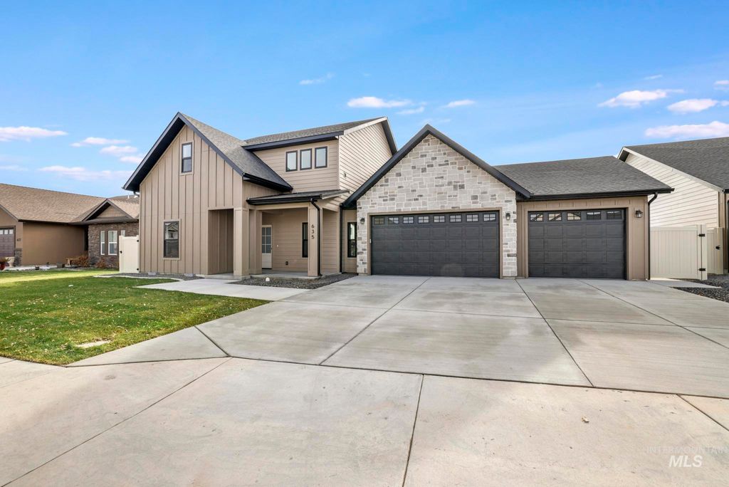 Photo of 635 Canyon Crest Drive W Dr, Twin Falls, ID 83301 (MLS # 98968985)