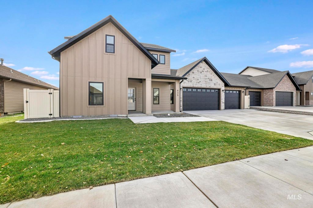 Photo of 635 Canyon Crest Drive W Dr, Twin Falls, ID 83301 (MLS # 98968985)
