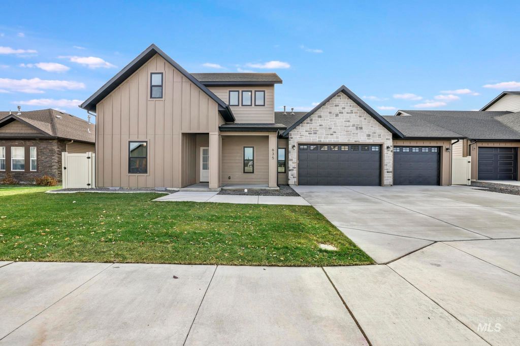 Photo of 635 Canyon Crest Drive W Dr, Twin Falls, ID 83301 (MLS # 98968985)