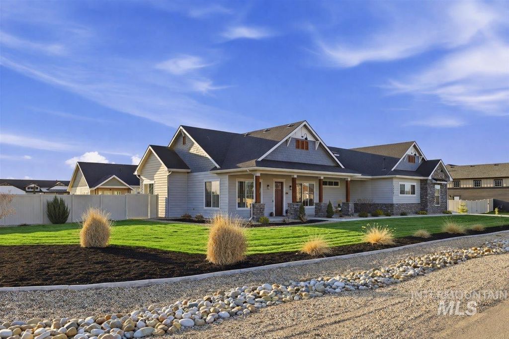 Photo of 24785 Sienna Glenn St, Middleton, ID 83644 (MLS # 98980150)