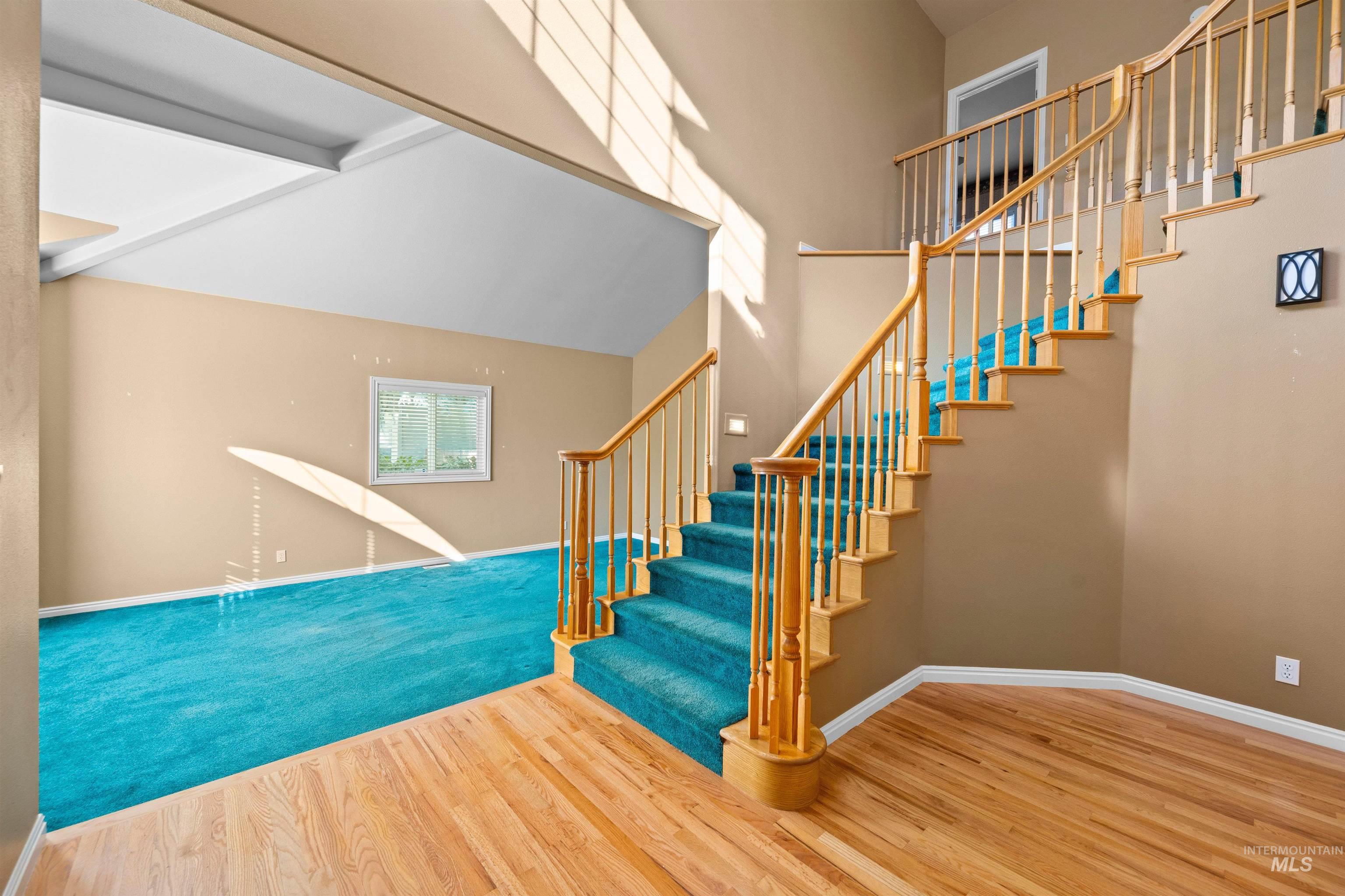 5076 N Samson Avenue