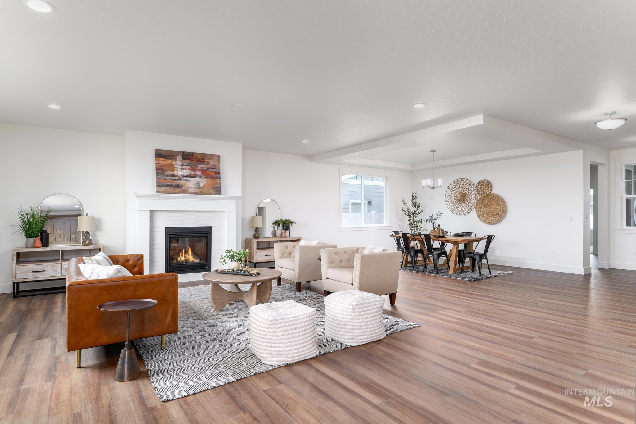 12594 W Wayfaring Dr