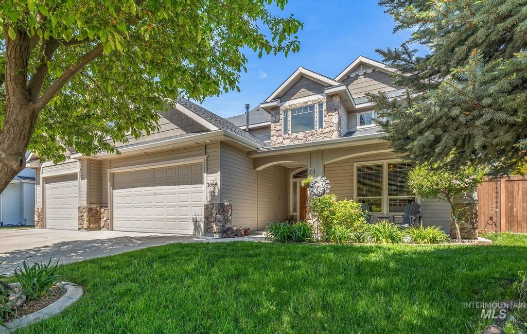 Photo of 1054 E Pasacana Dr, Meridian, ID 83646 (MLS # 98986090)