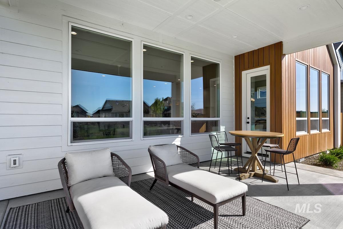 Balcony with outdoor dining space