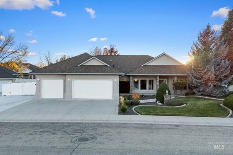 Photo of 671 E Trinidad Dr, Meridian, ID 83642 (MLS # 98965060)