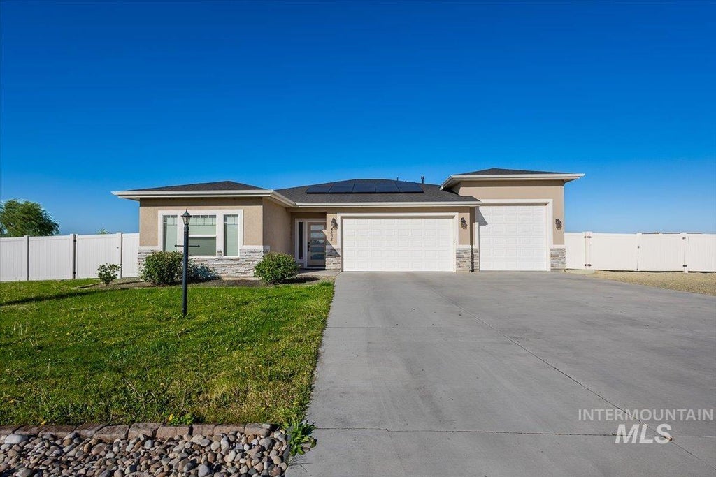 Photo of 4535 Purple Sage Cir, Mountain Home, ID 83647 (MLS # 98991312)