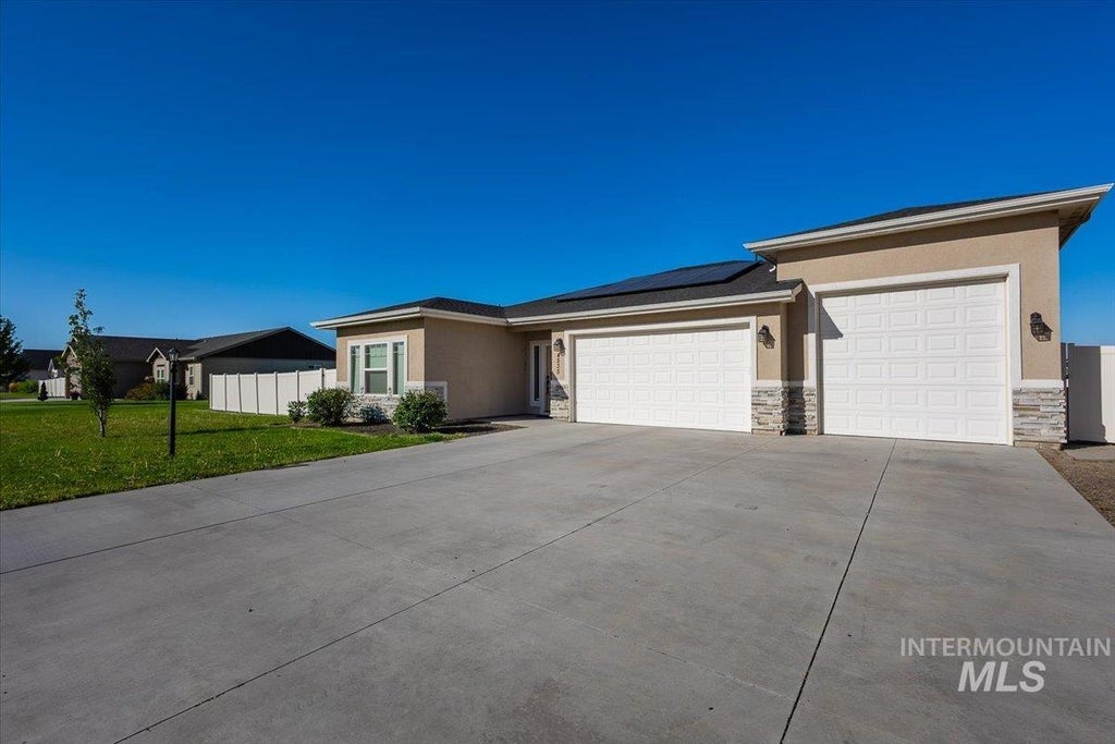 Photo of 4535 Purple Sage Cir, Mountain Home, ID 83647 (MLS # 98991312)