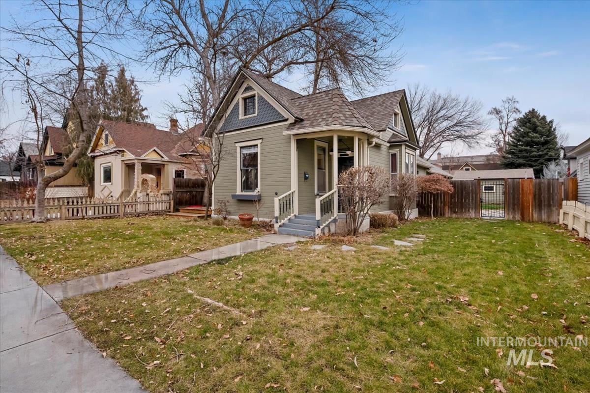 Victorian-style house featuring a shingled roof