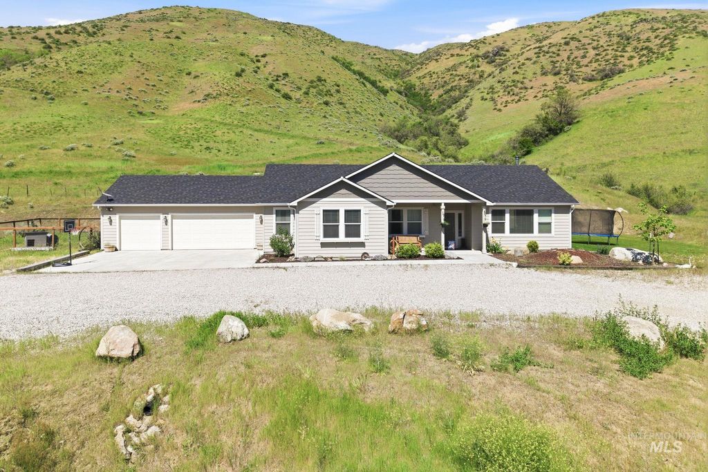 Photo of 25 River Ridge Court, Horseshoe Bend, ID 83629 (MLS # 98975985)