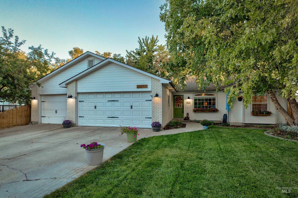Photo of 10099 W Landmark St, Boise, ID 83704 (MLS # 98971852)