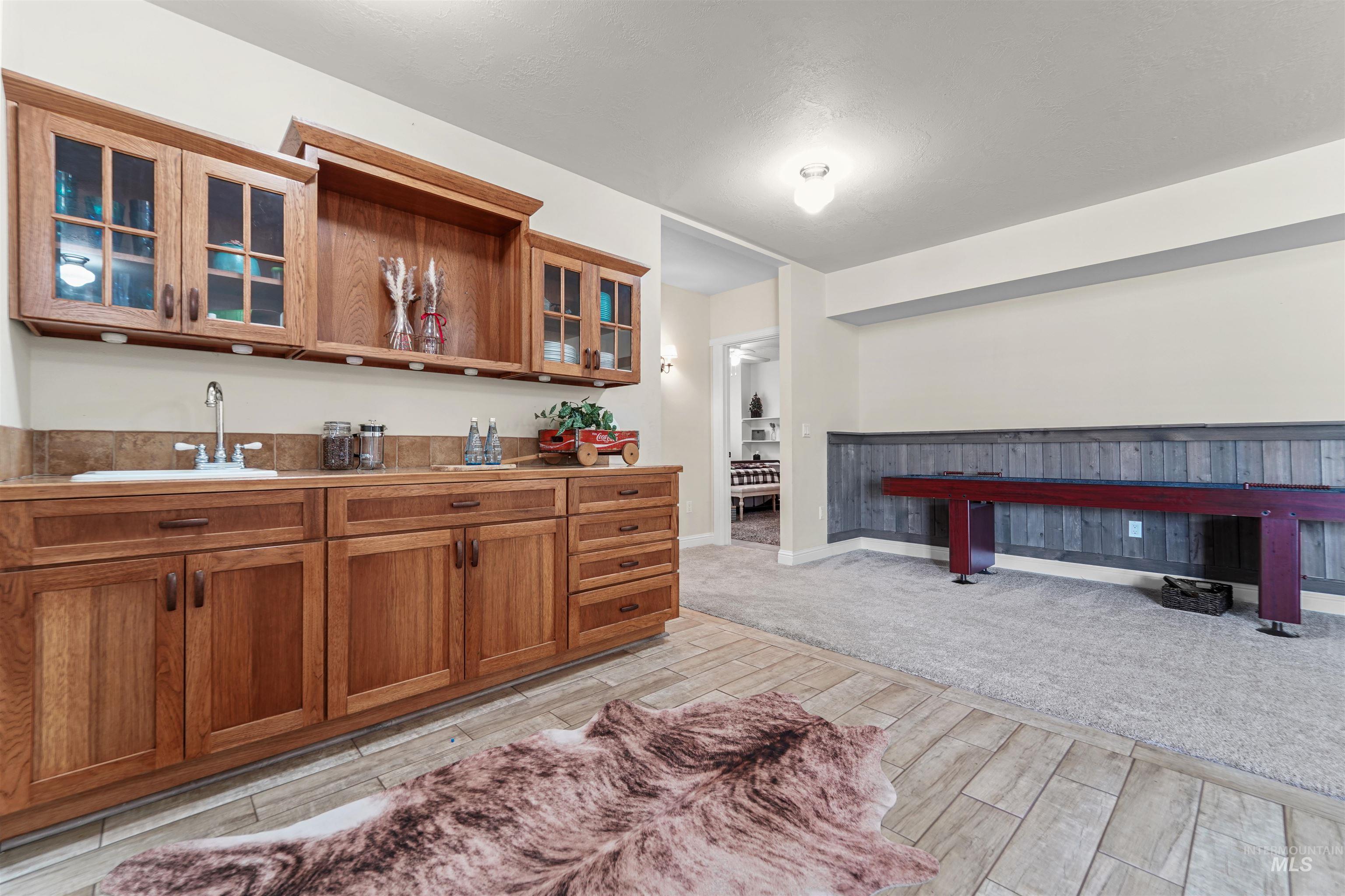 Bar area with wood tiled floors and a sink